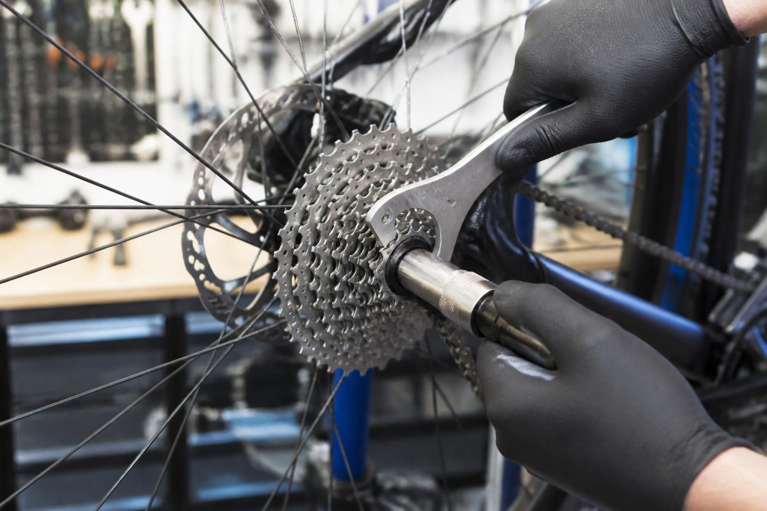 apprenez étape par étape comment démonter une cassette de vélo facilement et en toute sécurité grâce à notre guide pratique.