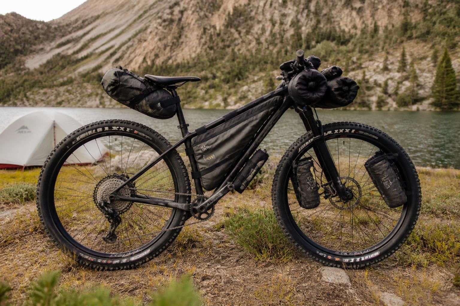 découvrez le bikepacking : définition, équipement essentiel et conseils pratiques pour bien débuter cette aventure à vélo alliant liberté et exploration.