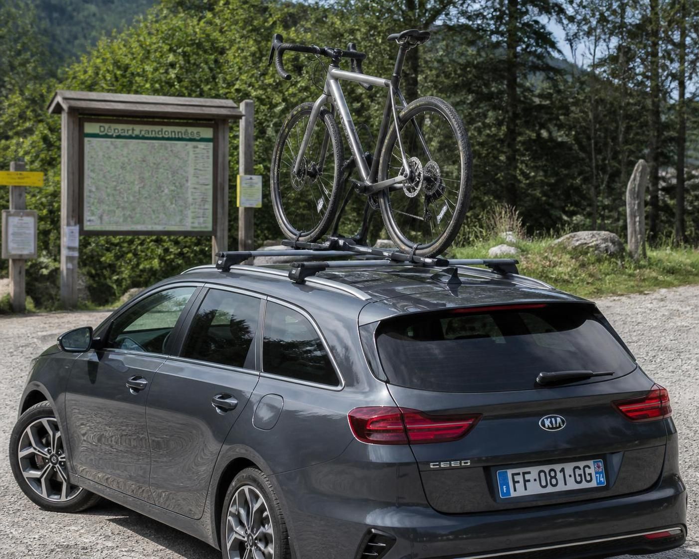 découvrez comment fixer facilement et en toute sécurité votre vélo sur un porte-vélo thule grâce à notre guide étape par étape.