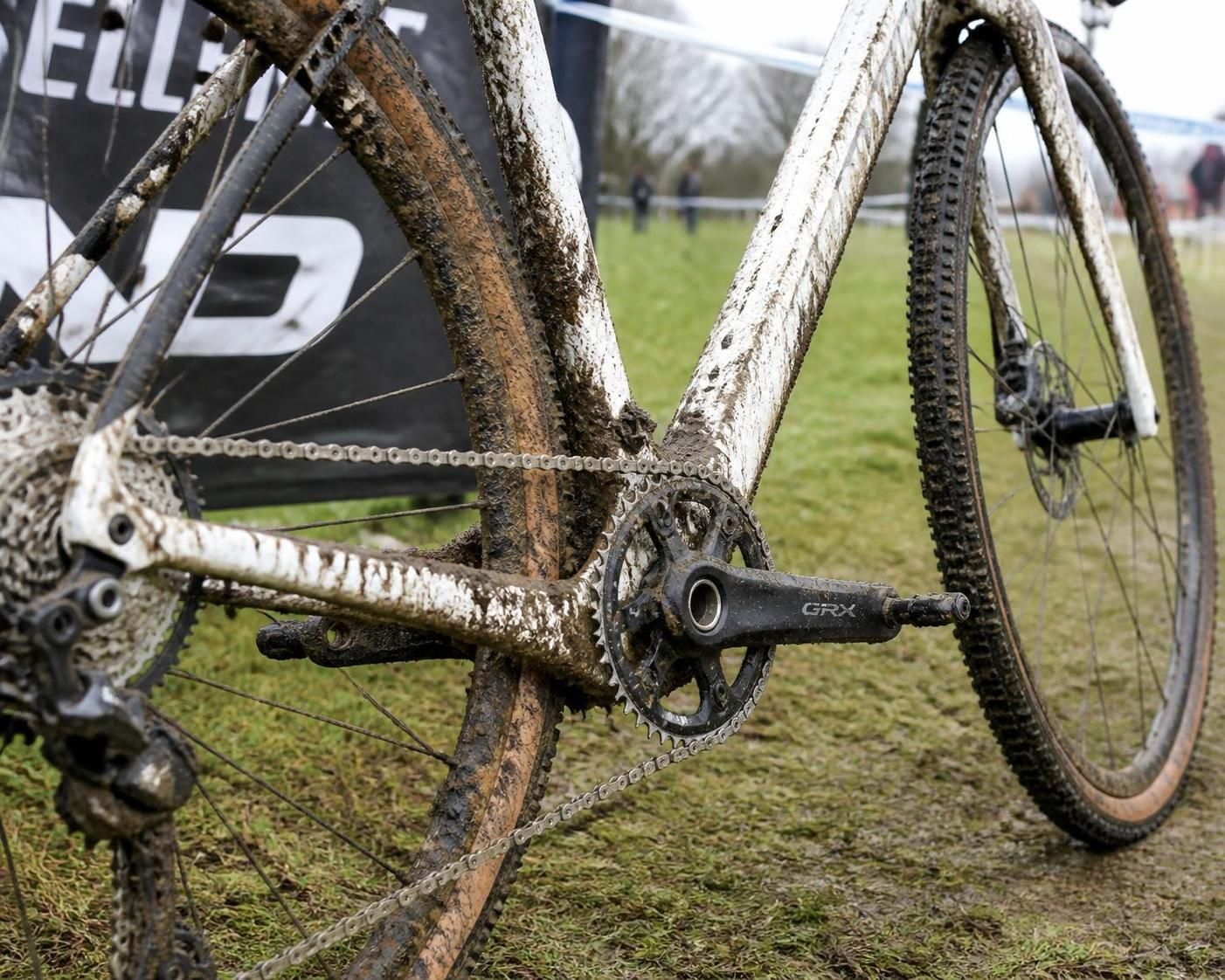 découvrez tout sur le cyclocross : ses règles, l’équipement nécessaire et les spécificités du vélo adapté à cette discipline exigeante.