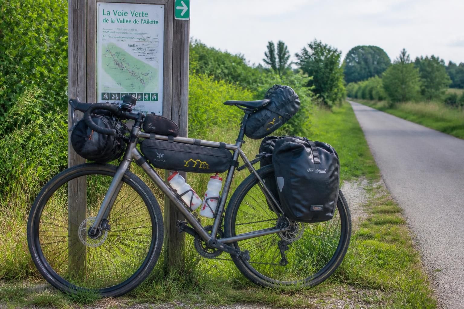 découvrez comment choisir la sacoche vélo idéale en fonction de son emplacement : guidon, cadre, selle ou porte-bagages, pour allier praticité et confort lors de vos déplacements à vélo.