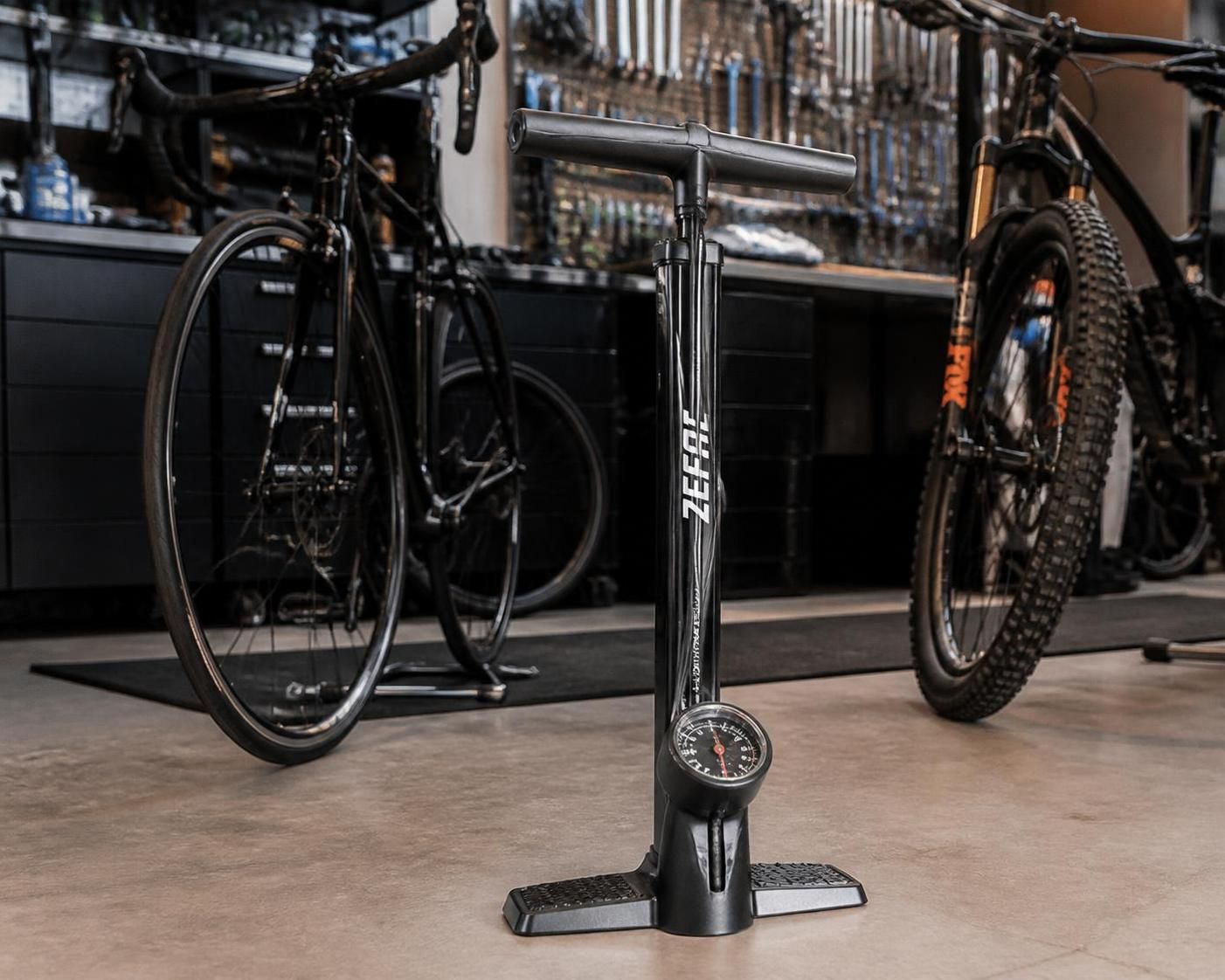 découvrez les différents types de pompes à vélo, comment choisir la bonne pression et les critères essentiels pour bien sélectionner votre pompe à vélo.