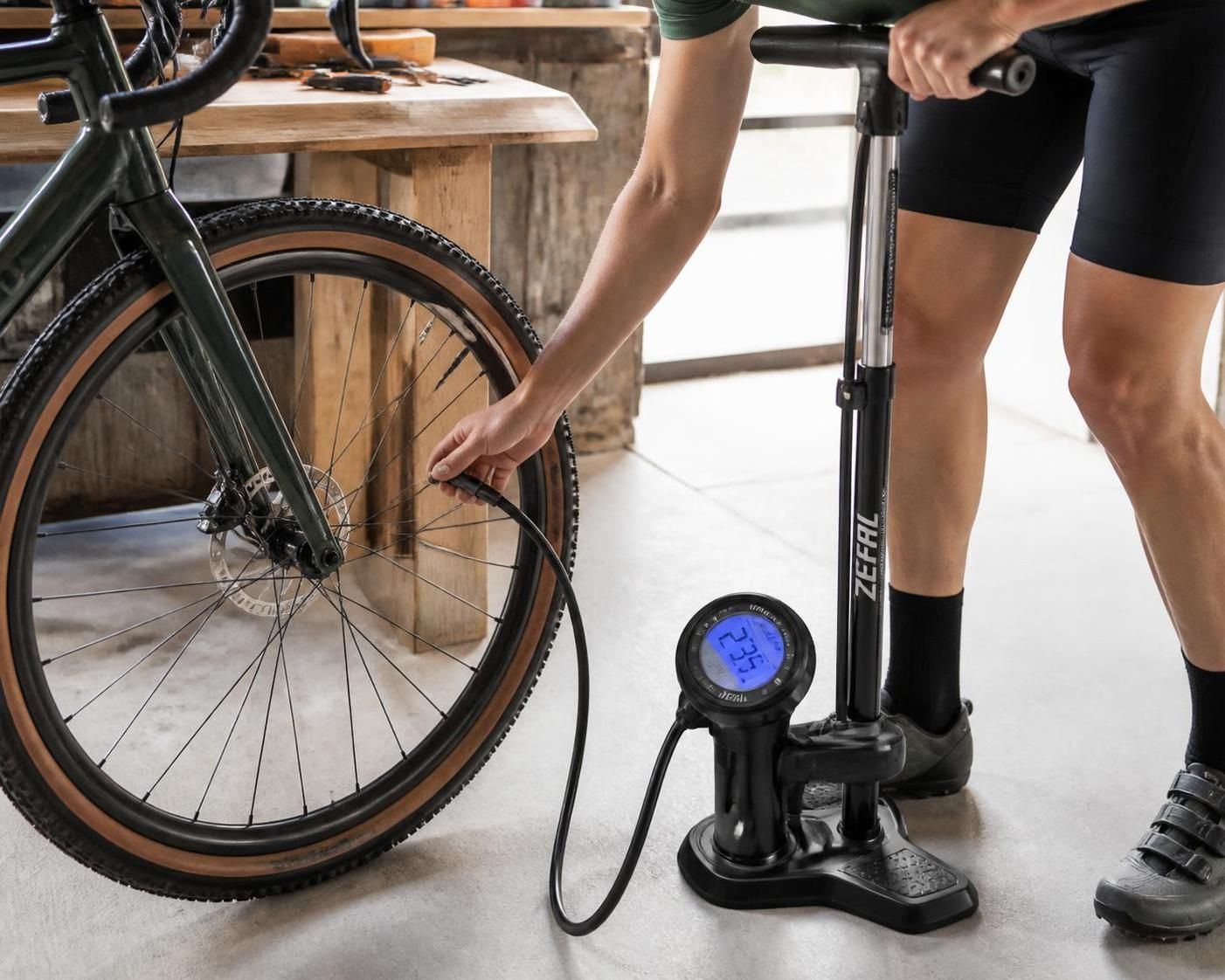 découvrez les différents types de pompe à vélo, comment choisir la bonne pression et les critères essentiels pour sélectionner l'équipement idéal adapté à vos besoins.