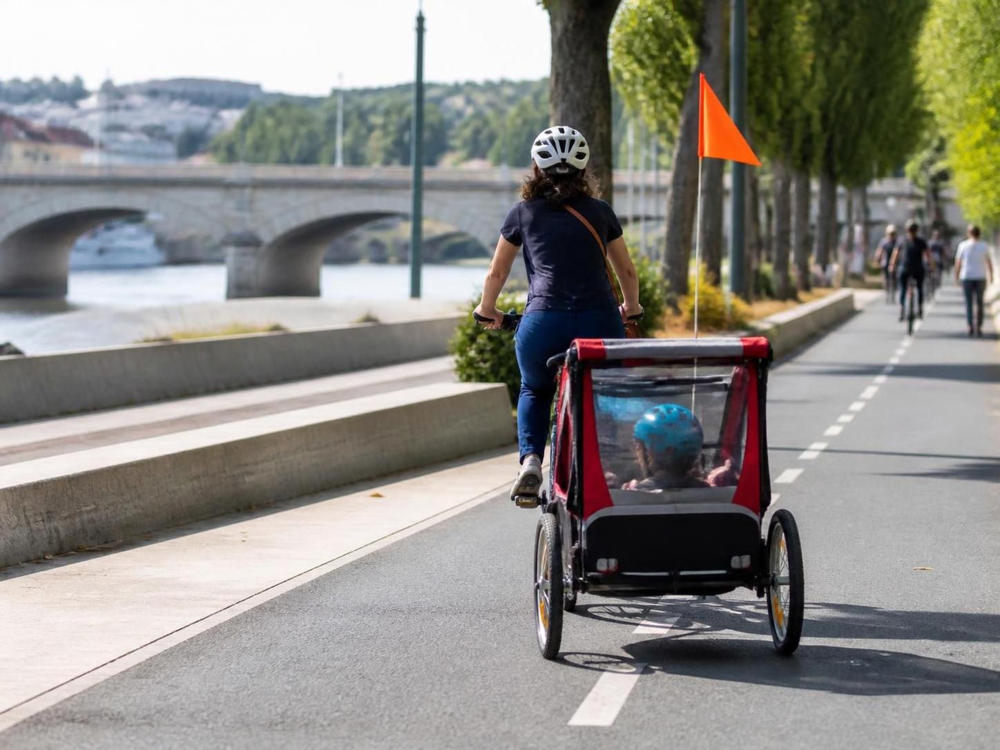 découvrez les différents types de remorques vélo, les conseils de sécurité essentiels et les critères importants pour choisir la remorque idéale adaptée à vos besoins.