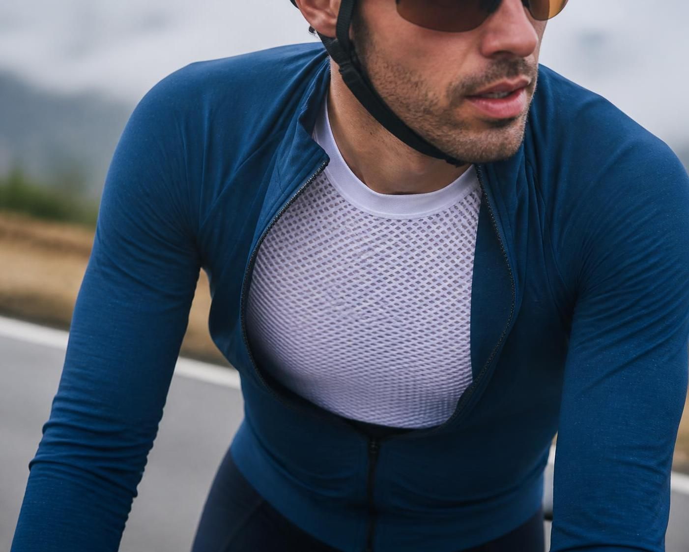 découvrez notre sélection de sous-vêtements spécialement conçus pour les hommes cyclistes, alliant confort, respirabilité et performance pour vos sorties à vélo.