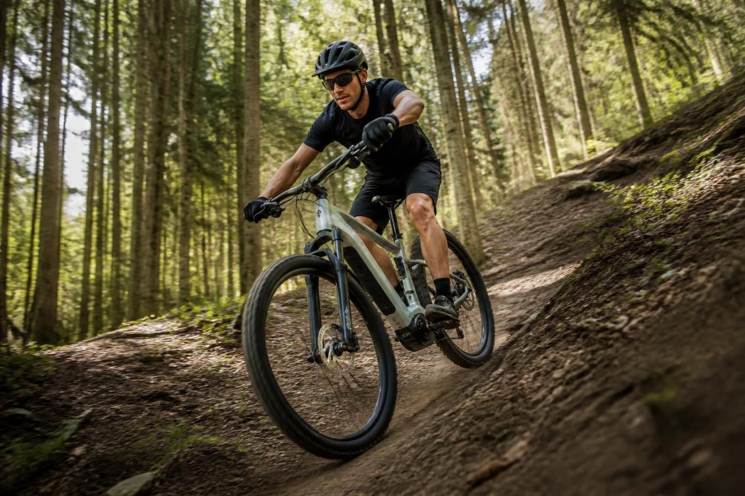 découvrez tout sur le vtt électrique : son fonctionnement, son autonomie, et les critères essentiels pour bien choisir votre modèle adapté à vos besoins et terrains.