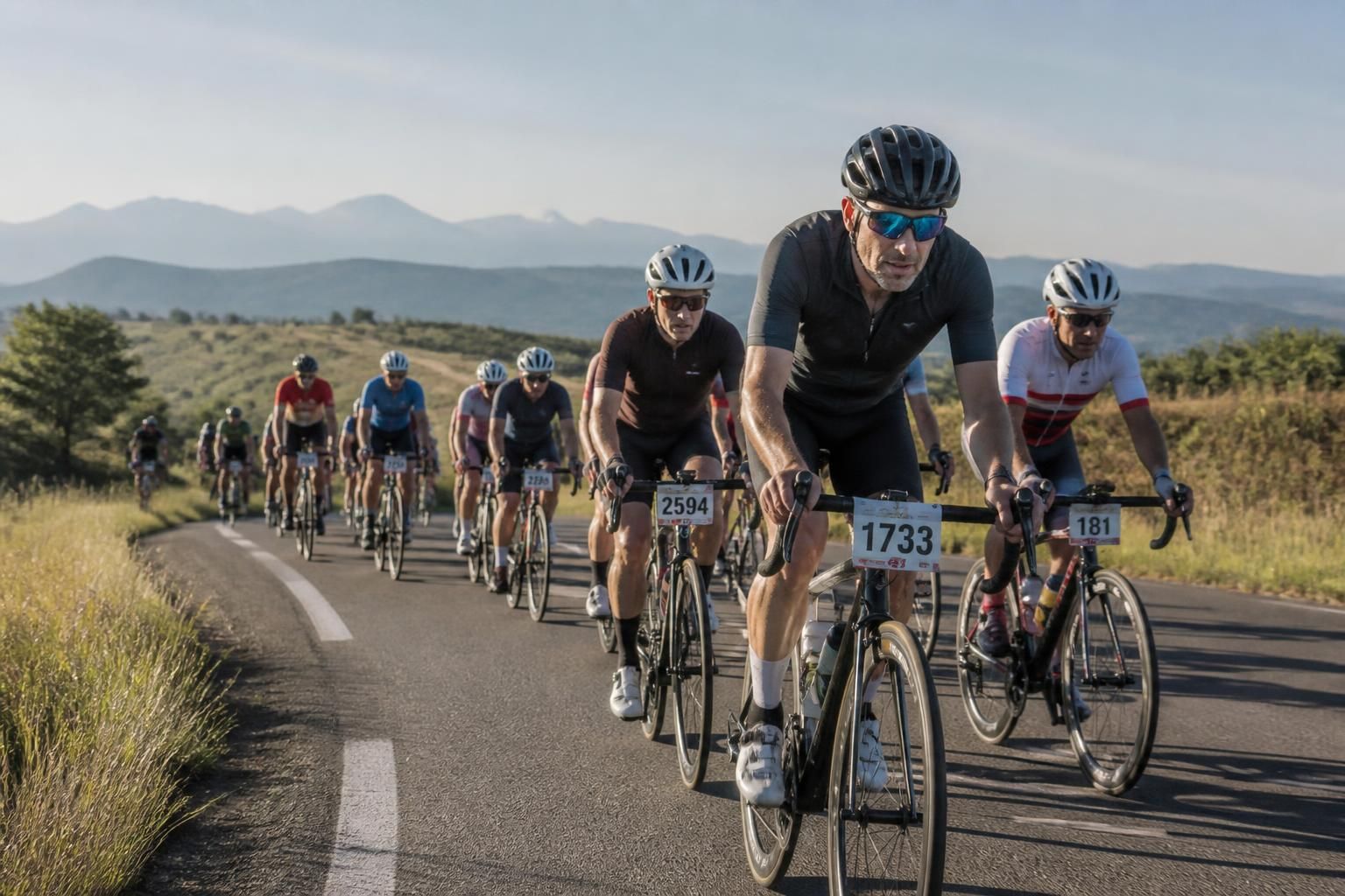 découvrez nos conseils pour bien débuter en cyclosportive : préparation physique, équipement adapté et astuces pour optimiser vos performances.